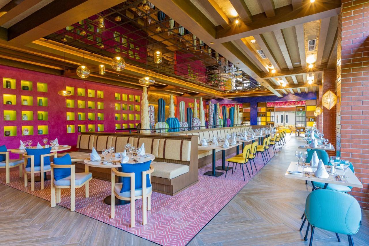 Tropical Deluxe Princess Punta Cana Buitenkant foto The restaurant