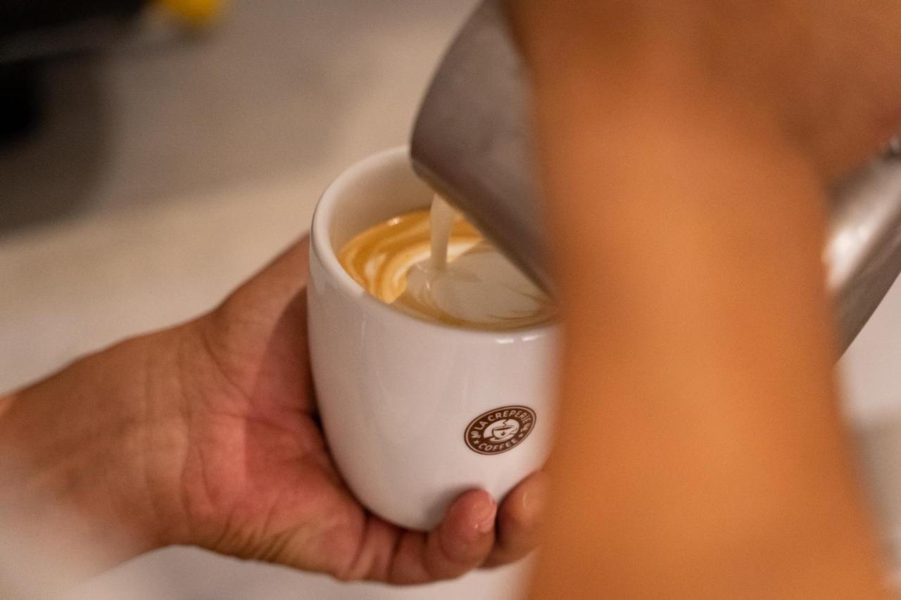 Tropical Deluxe Princess Punta Cana Buitenkant foto A barista prepares a cup of coffee