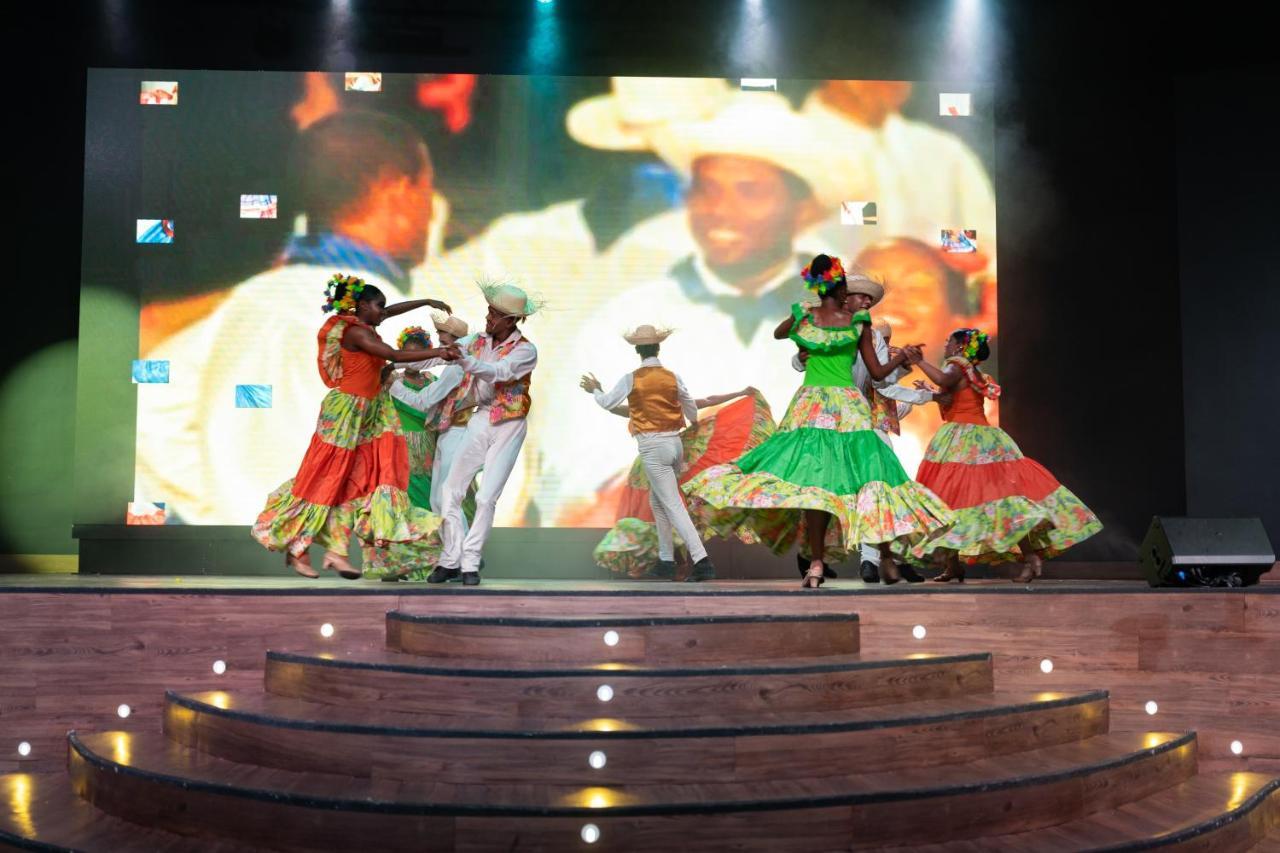 Tropical Deluxe Princess Punta Cana Buitenkant foto The opening ceremony of the 2015 African Union Summit