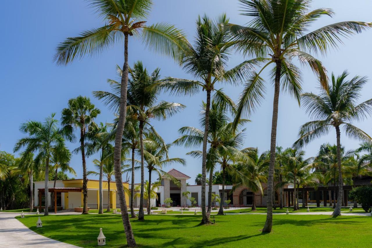 Tropical Deluxe Princess Punta Cana Buitenkant foto View of the resort